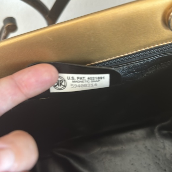 Salvatoree Ferragamo 2 way may gold evening bag. - Picture 7 of 14